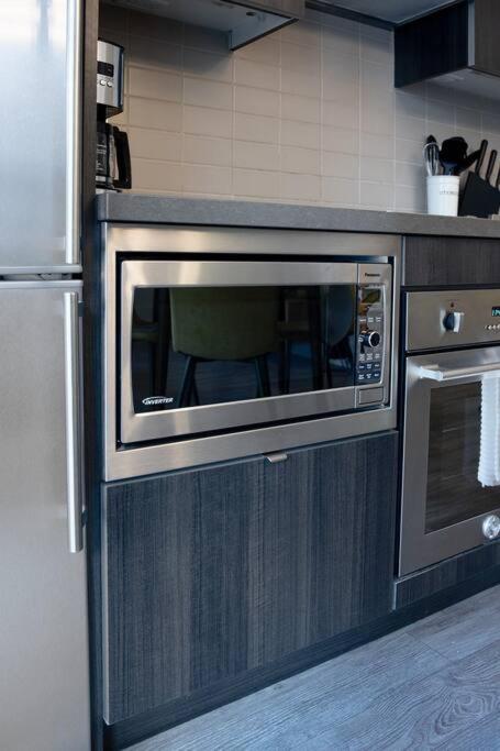 Chic 1-Br Condo; Parking Included; Downtown Core Toronto Eksteriør bilde