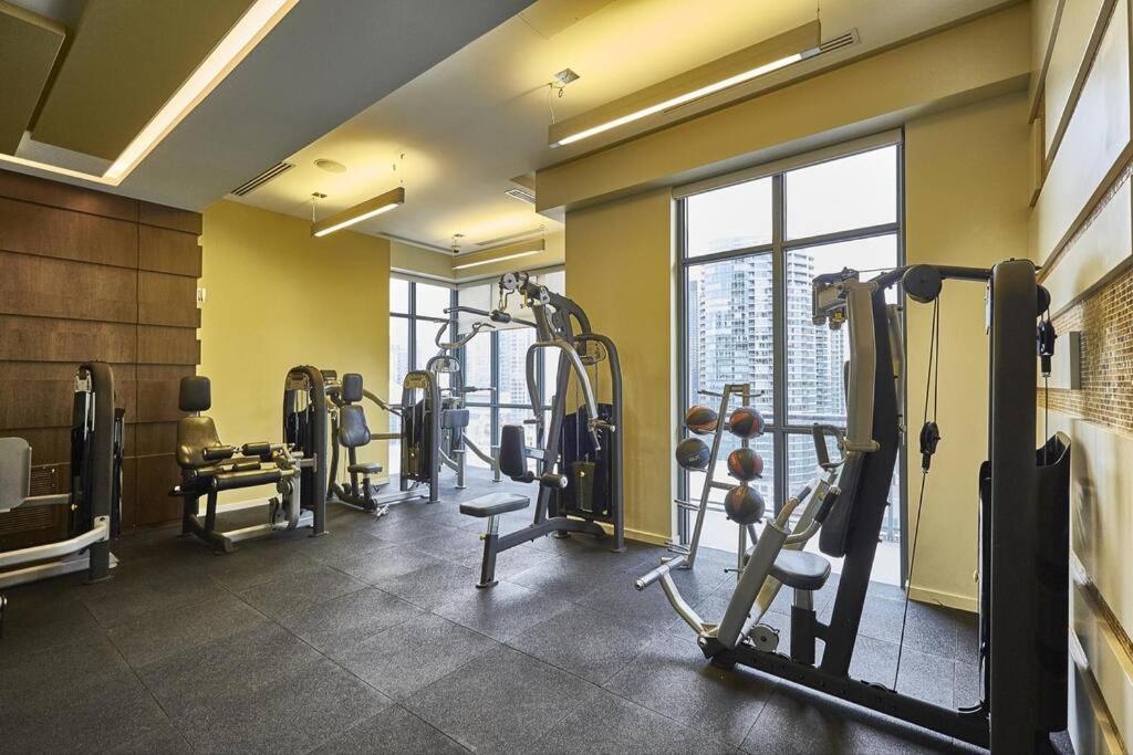 Chic 1-Br Condo; Parking Included; Downtown Core Toronto Eksteriør bilde