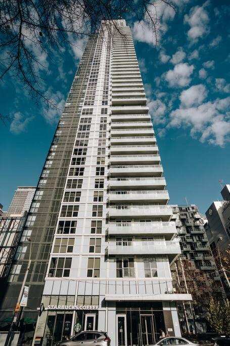 Chic 1-Br Condo; Parking Included; Downtown Core Toronto Eksteriør bilde