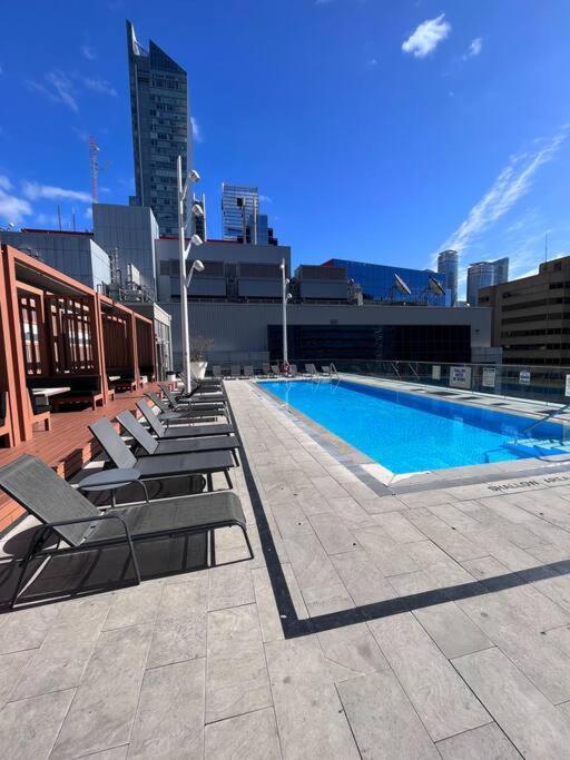 Chic 1-Br Condo; Parking Included; Downtown Core Toronto Eksteriør bilde