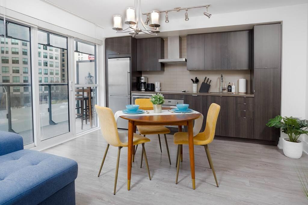 Chic 1-Br Condo; Parking Included; Downtown Core Toronto Eksteriør bilde
