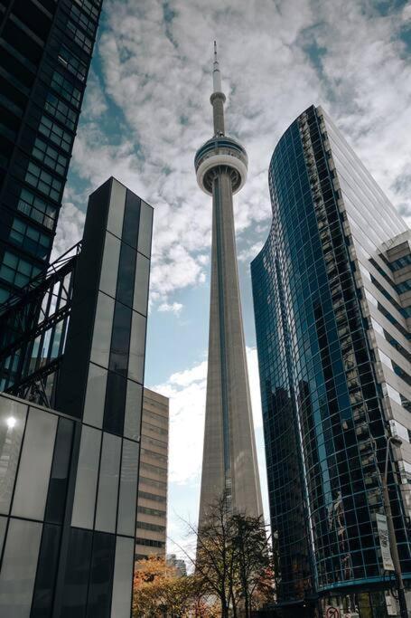 Chic 1-Br Condo; Parking Included; Downtown Core Toronto Eksteriør bilde