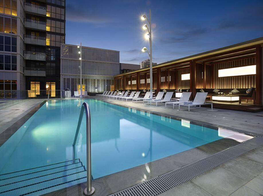 Chic 1-Br Condo; Parking Included; Downtown Core Toronto Eksteriør bilde