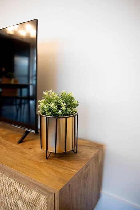 Chic 1-Br Condo; Parking Included; Downtown Core Toronto Eksteriør bilde