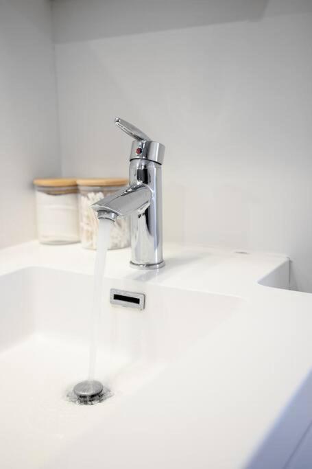 Chic 1-Br Condo; Parking Included; Downtown Core Toronto Eksteriør bilde