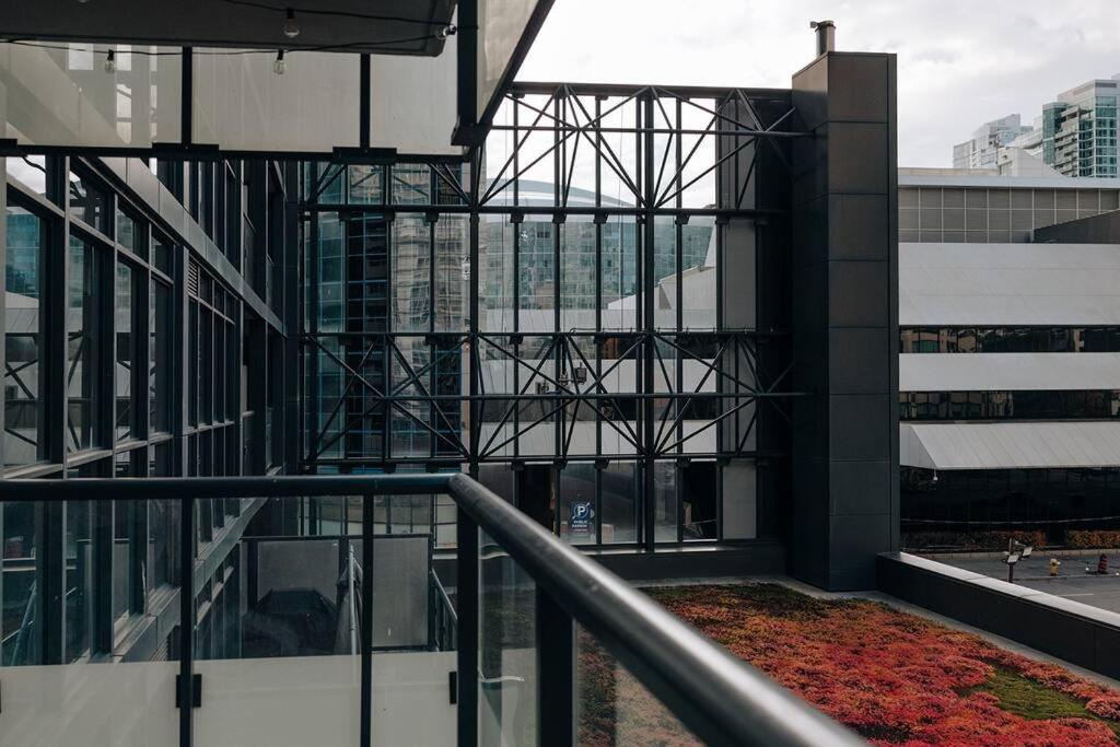 Chic 1-Br Condo; Parking Included; Downtown Core Toronto Eksteriør bilde