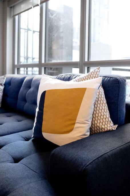 Chic 1-Br Condo; Parking Included; Downtown Core Toronto Eksteriør bilde