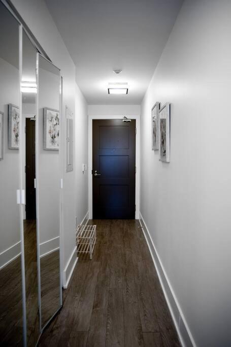 Chic 1-Br Condo; Parking Included; Downtown Core Toronto Eksteriør bilde